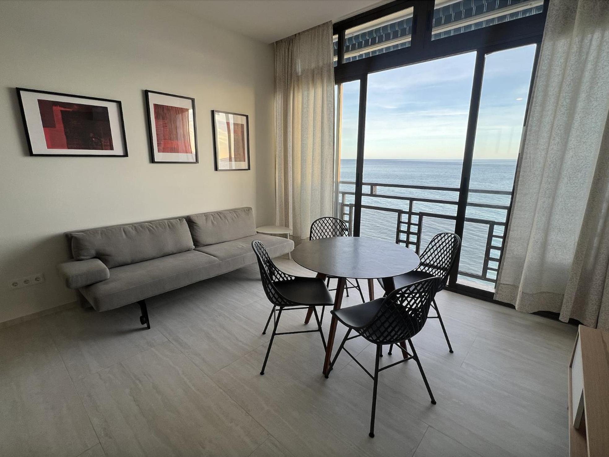Malibu Apartament, Apartment